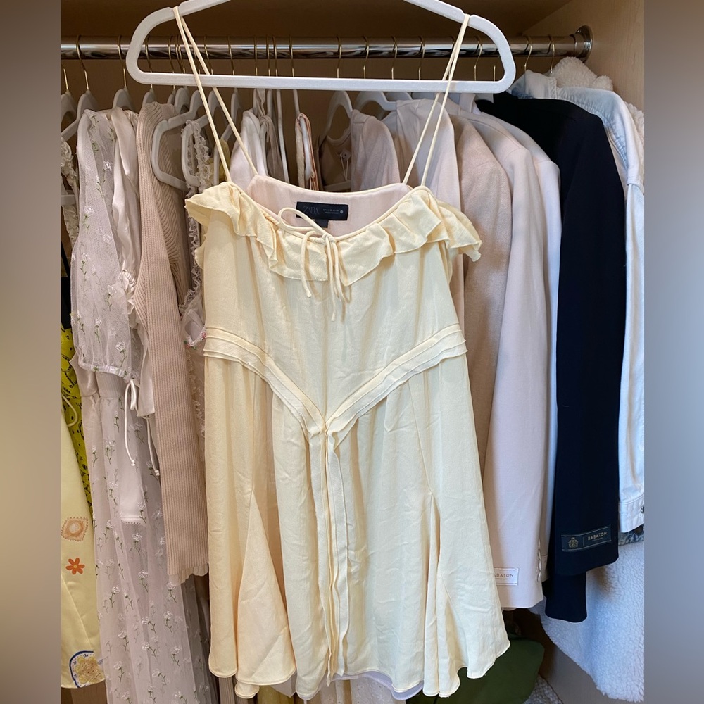 Zara light butter yellow spaghetti strap dress! Size xs